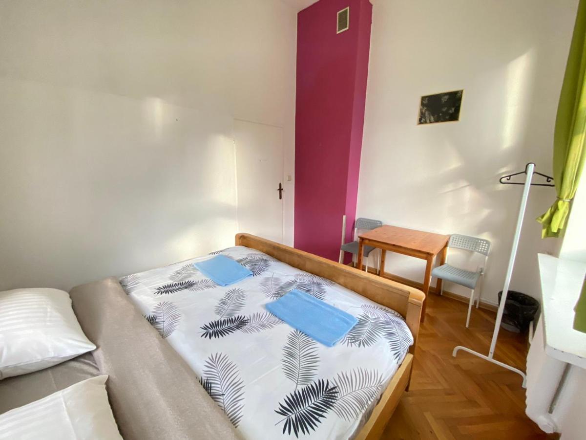Oliwka Hostel Varsó Kültér fotó